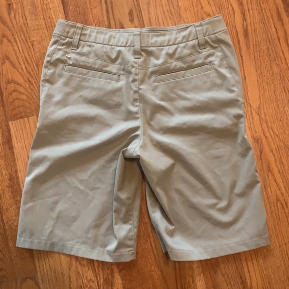 UnderArmour Khaki shorts (LOOSE) - Picture 2 of 3